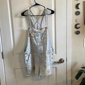 Daisy overall shorts distressed